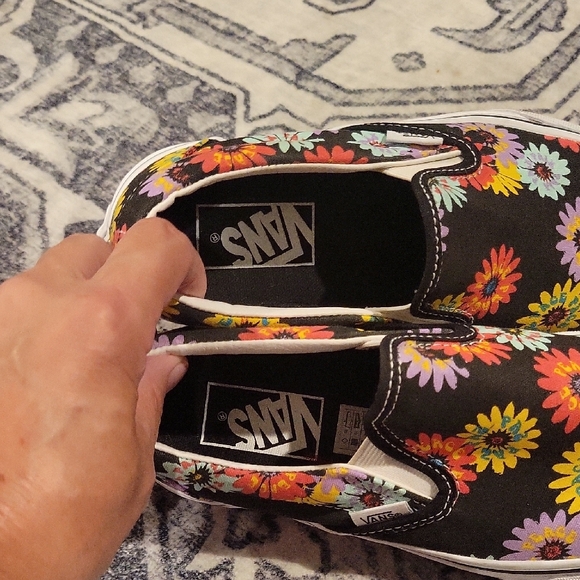 Vans Floral Slip-on Sneakers - Picture 5 of 7